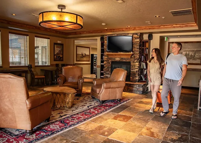 Pet Friendly hotel: Yellowstone Park Hotel