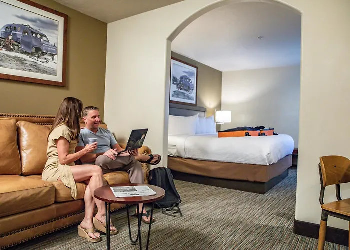 Pet Friendly hotel: Yellowstone Park Hotel